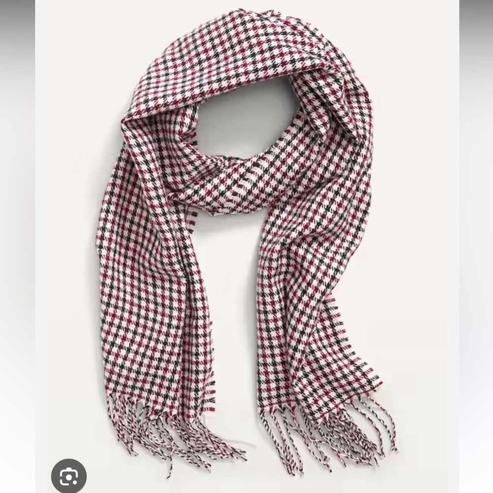 NWT old navy Houndstooth gender neutral flannel scarf with fringe red white